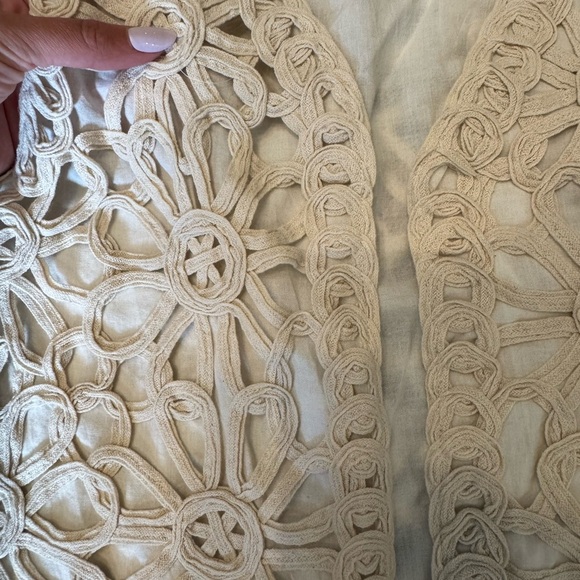 K1. Zara Girl’s Ivory Crochet Knot Floral Vest - Picture 2 of 8